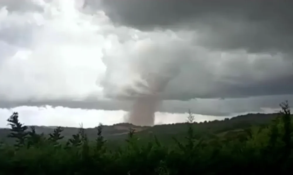 Tornado en Francia deja 41 heridos y daños en 300 viviendas