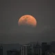 Cómo y dónde se verá el venidero eclipse parcial de la luna