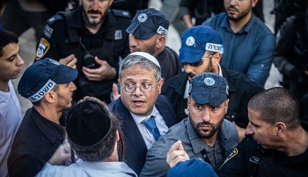 Israel quiere construir horcas para palestinos con palco de espectadores