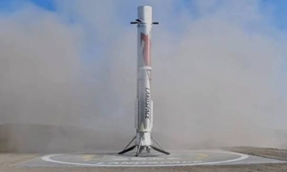China prueba con éxito su primer cohete reutilizable