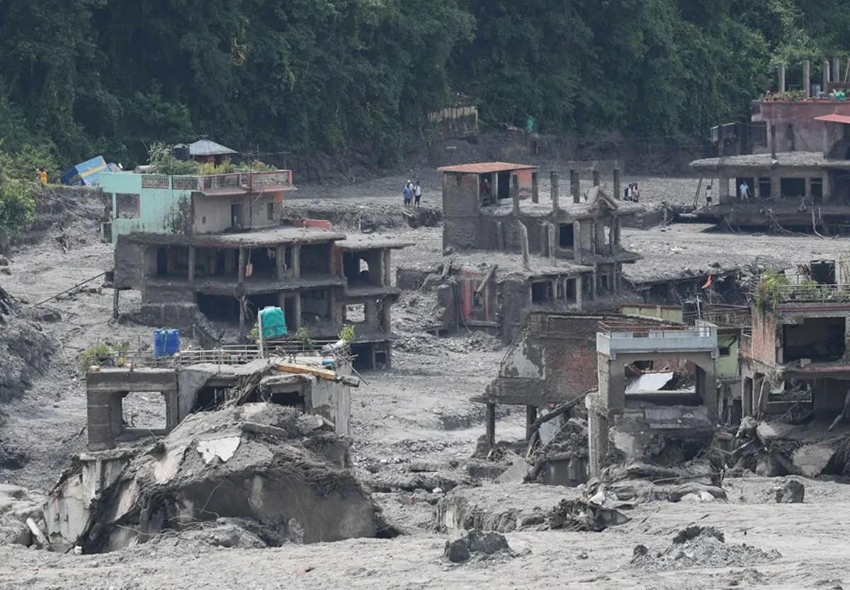 Asciende a 676 la cifra de fallecidos tras riada en Nepal