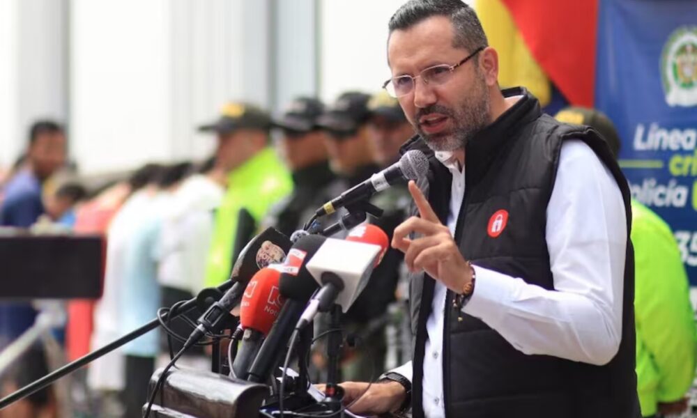 Moción de censura contra ministro colombiano que vacacionaba luego del terremoto