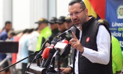 Moción de censura contra ministro colombiano que vacacionaba luego del terremoto