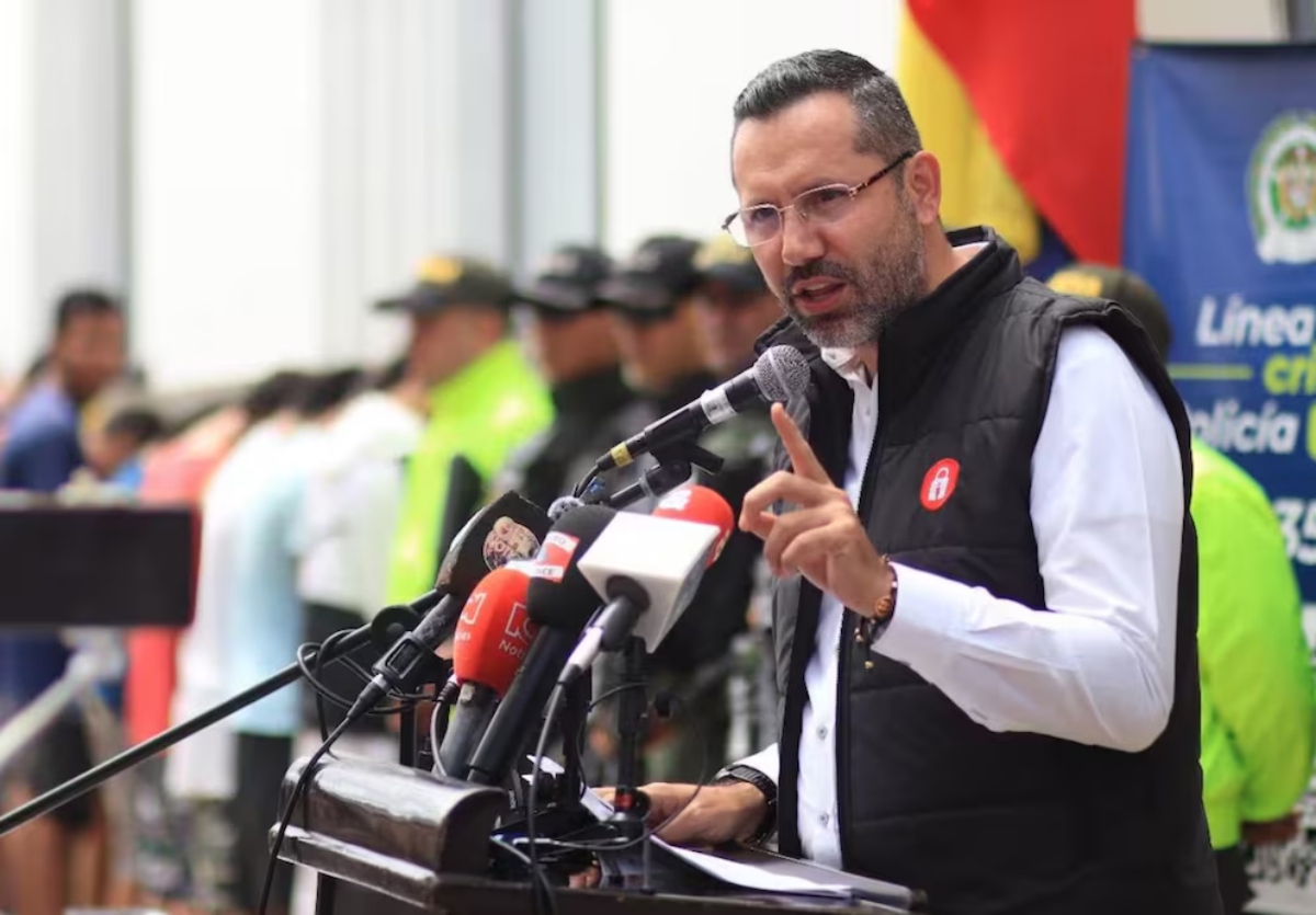 Moción de censura contra ministro colombiano que vacacionaba luego del terremoto