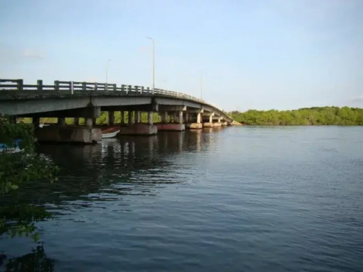 Paso vehicular hacia Morrocoy está restringido por daños en puente