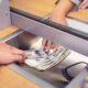 Depósitos bancarios bajaron en julio por mayor demanda de divisas