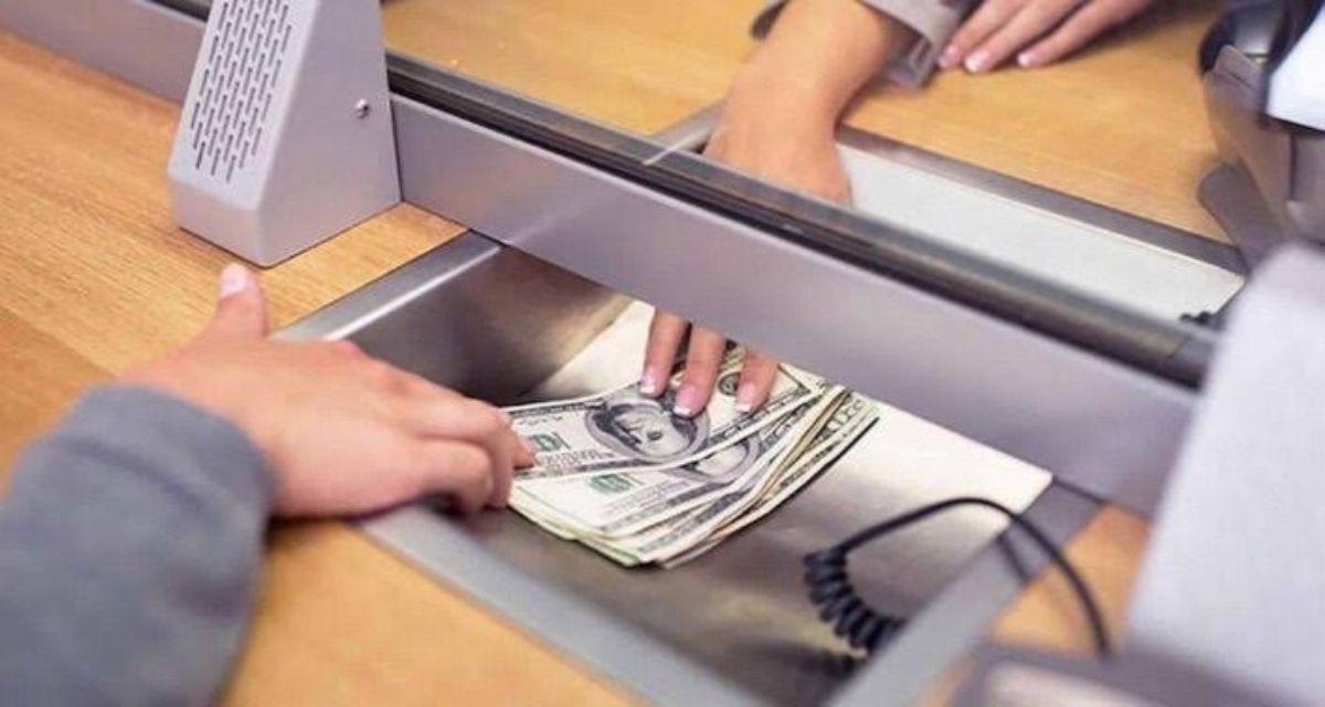 Depósitos bancarios bajaron en julio por mayor demanda de divisas