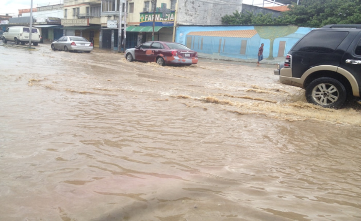 Intensas lluvias afectaron vialidad y viviendas en Guacara