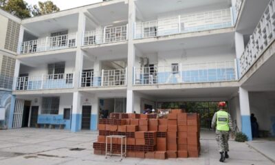 Escuelas que funcionen como campamentos serán desocupadas a mediados de septiembre