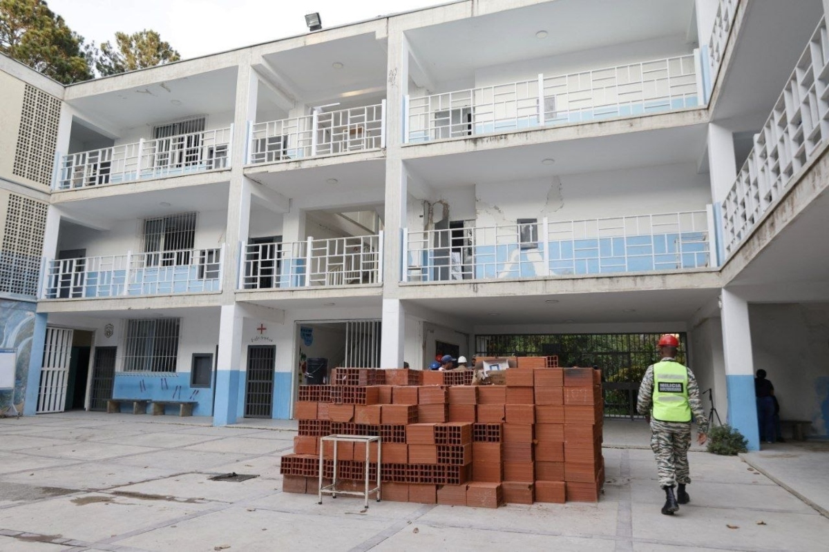 Escuelas que funcionen como campamentos serán desocupadas a mediados de septiembre