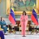 Presidenta Rodríguez lidera firma de acuerdo energético con empresas internacionales
