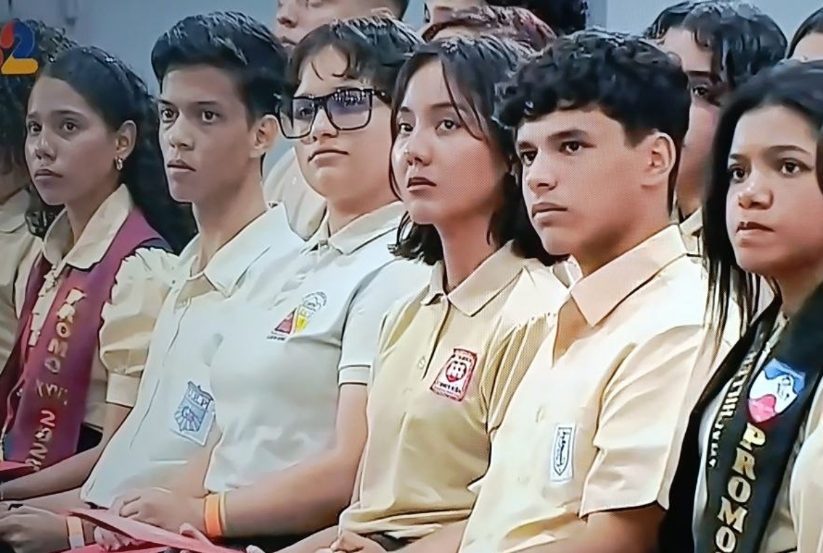 Delcy Rodríguez reconoce mérito de 400 bachilleres con mejores promedios académicos