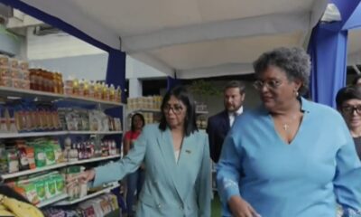 Delcy Rodríguez presenta modelo de Comuna "Fe Socialista" a Mia Mottley