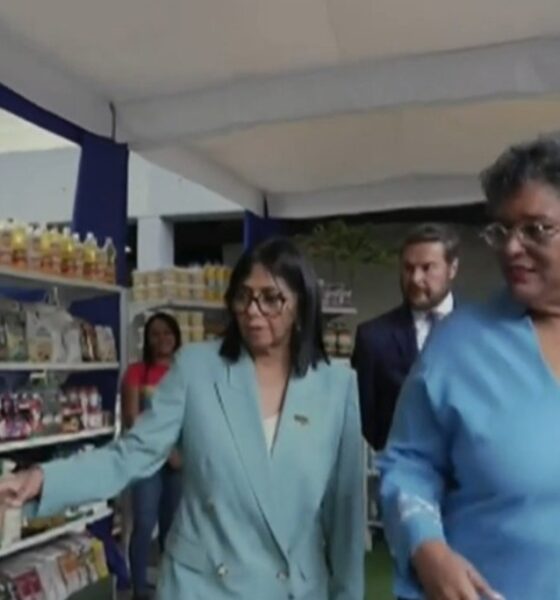 Delcy Rodríguez presenta modelo de Comuna "Fe Socialista" a Mia Mottley