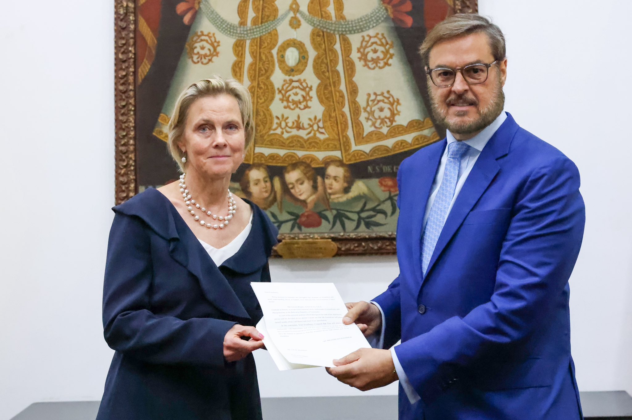 Canciller Plasencia recibió Copias de Estilo de la embajadora designada por el Reino de los Países Bajos
