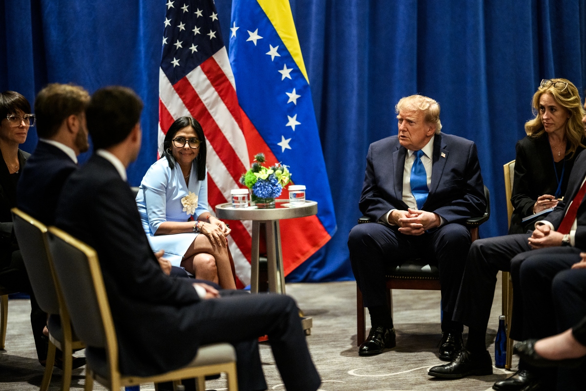 Riesgo país disminuye 6.000 puntos tras la reunión de Rodríguez con Trump