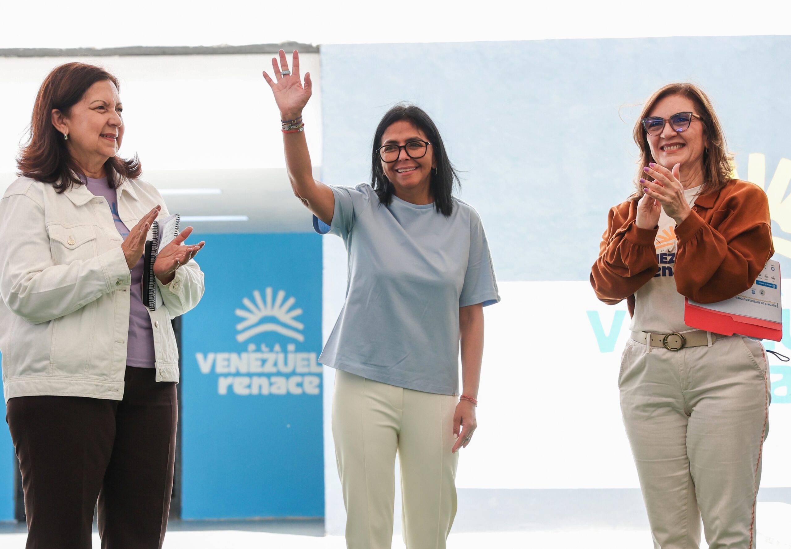 Ejecutivo nacional entrega 96 viviendas en parroquia Santa Teresa