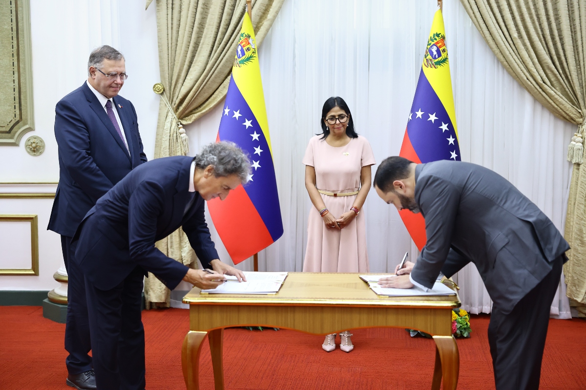 Ejecutivo nacional lideró firma de memorando de entendimiento entre PDVSA y TotalEnergies