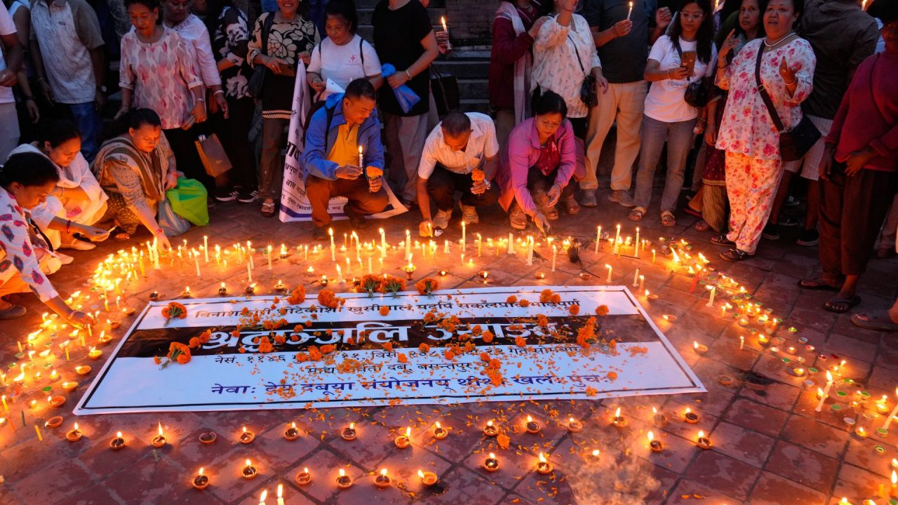 Nepal guarda luto por víctimas de riada