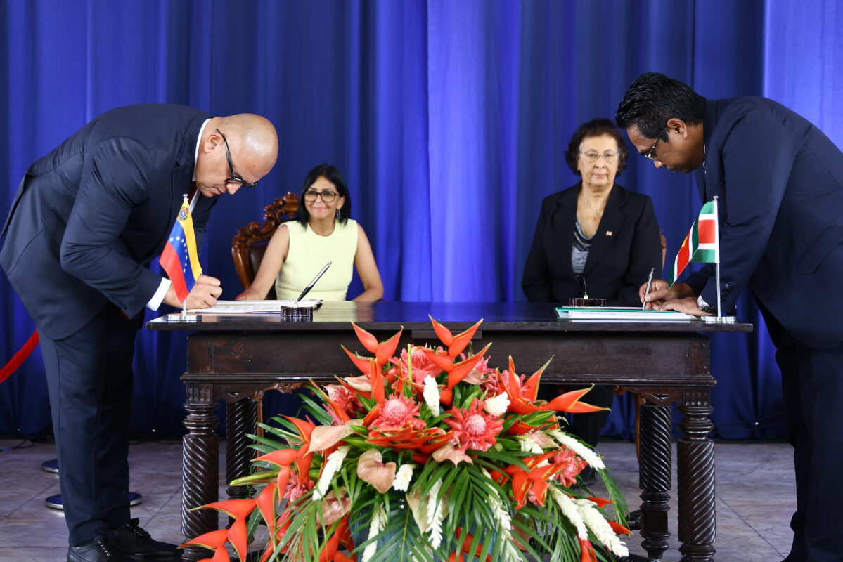 Delcy Rodríguez: «Me llevo la satisfacción de los lazos entre Venezuela y Surinam»