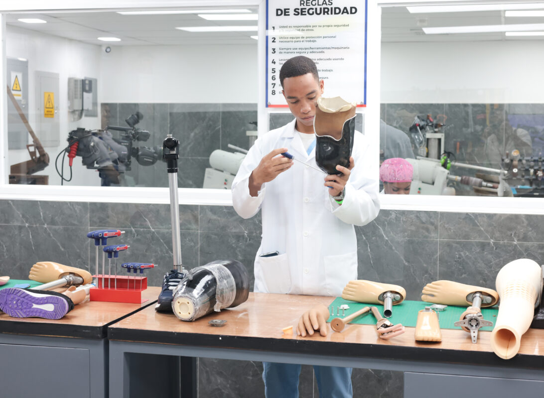 Rehabilitado laboratorio de órtesis y prótesis con tecnología biónica
