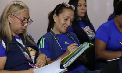 Convocan a docentes y personal administrativo a participar en programas de formación