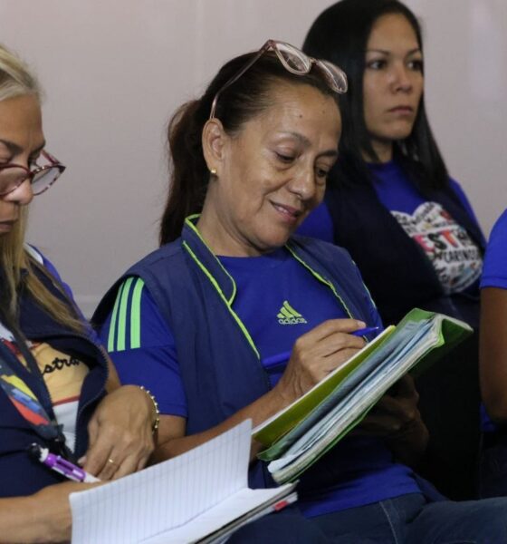 Convocan a docentes y personal administrativo a participar en programas de formación