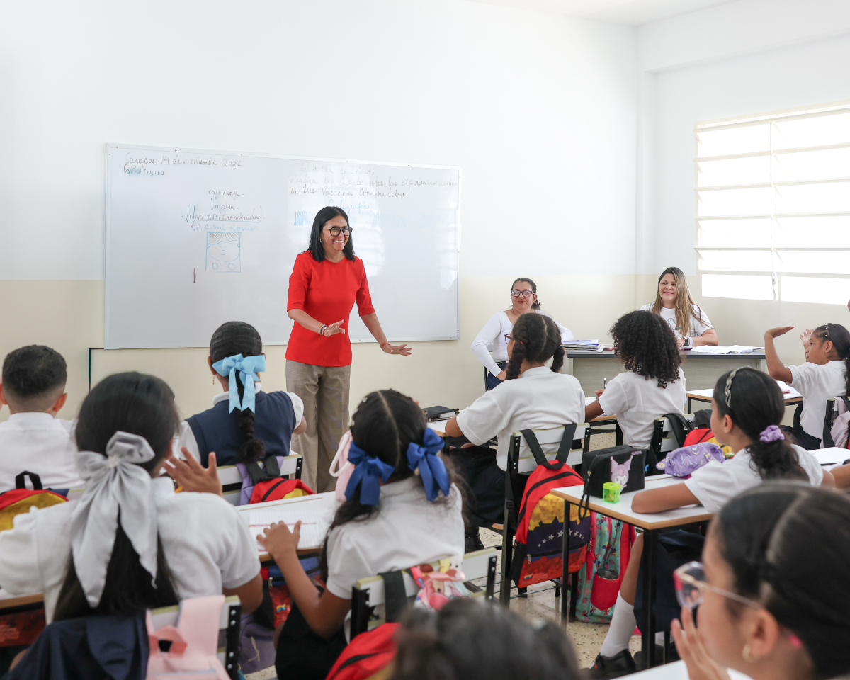Delcy Rodríguez acompañó regreso a clases 2026-2027