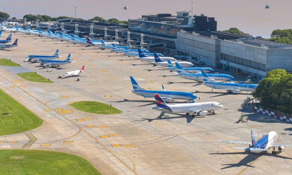 Trabajadores van a paro de 48 horas en aeropuertos de Argentina