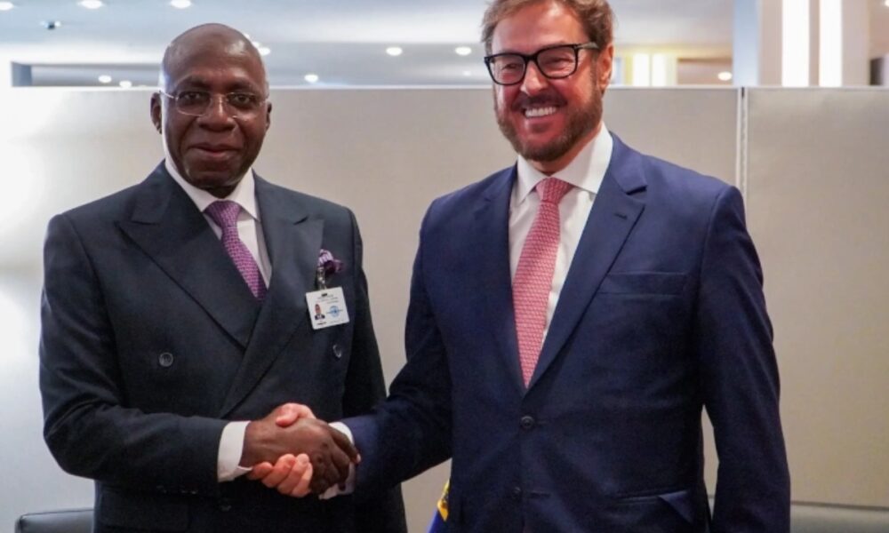 Angola y Venezuela revisan agenda de cooperación en materia energética y comercial