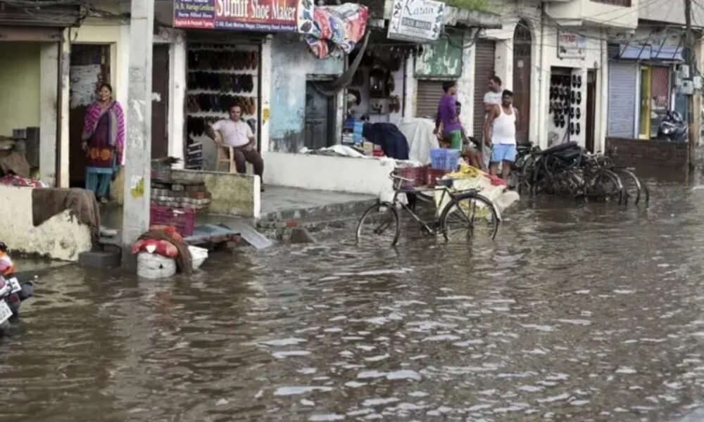 Al menos 56 fallecidos tras lluvias torrenciales e inundaciones en India