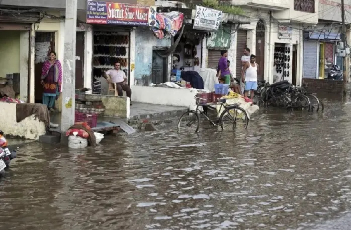 Al menos 56 fallecidos tras lluvias torrenciales e inundaciones en India