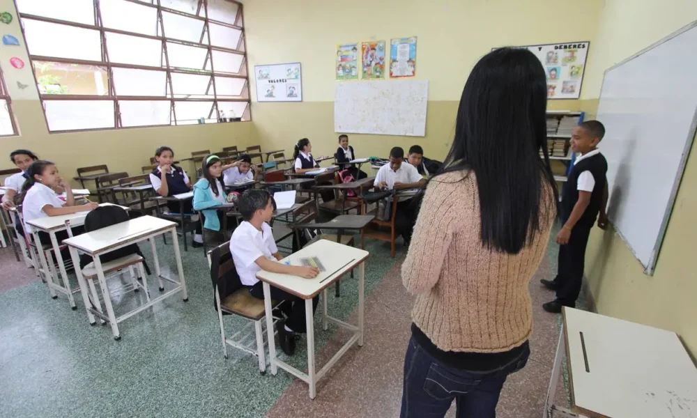 Maestros retoman actividades el 9 de septiembre de cara al nuevo año escolar