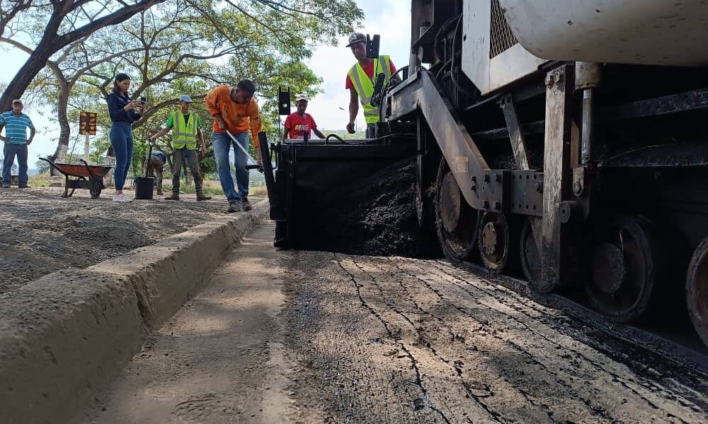 Culmina rehabilitación del tramo Cagua-La Villa tras aplicación de más de 2.000 toneladas de asfalto