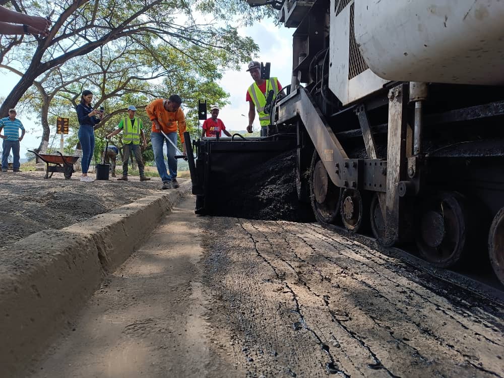 Culmina rehabilitación del tramo Cagua-La Villa tras aplicación de más de 2.000 toneladas de asfalto