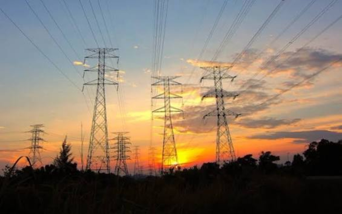 Caracas, 19 de septiembre de 2026. El Ministerio del Poder Popular para la Energía Eléctrica (MPPEE), informó que el país alcanzó este viernes un pico de consumo de 16.030 megavatios (MW), lo que representa el nivel de demanda más elevado registrado en los últimos nueve años. En un comunicado publicado a través de su cuenta en Instagram, la entidad oficial atribuyó este incremento al impacto de las altas temperaturas en el país y al crecimiento continuo del uso de energía