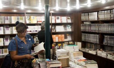 Biblioteca Ayacucho conmora 52 años de historia con conversatorio especial
