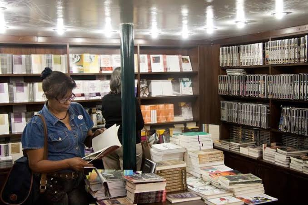 Biblioteca Ayacucho conmora 52 años de historia con conversatorio especial