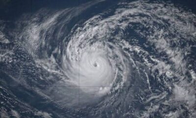 Huracán Karina llega a categoría 4 y amenaza península de Baja California