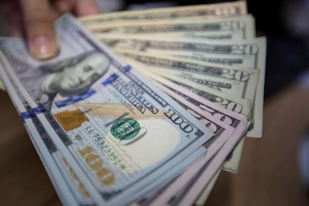 El dólar supera la barrera de los 800 bolívares y acumula un alza de 168,72%
