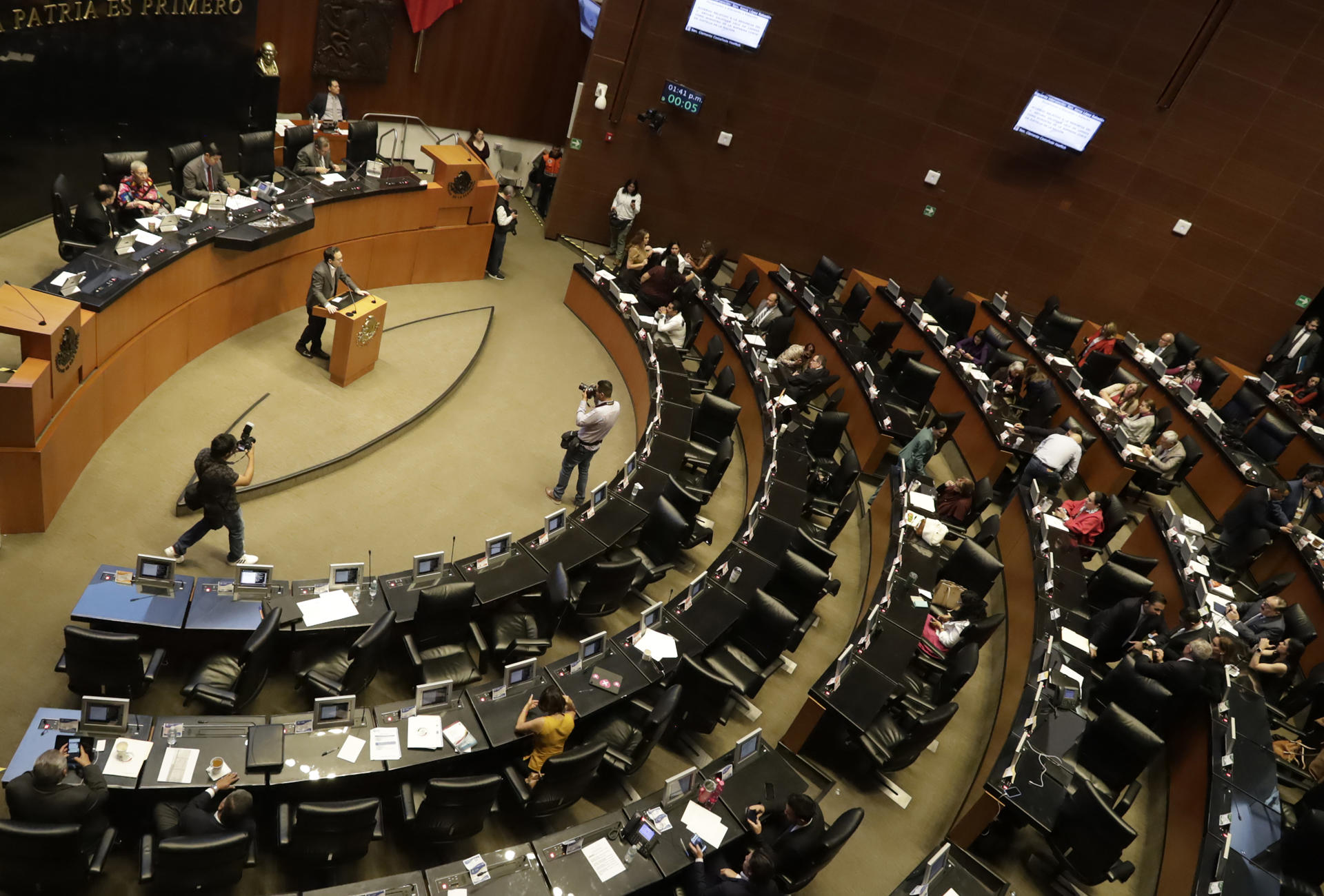 Senado de México prohibirá doble nacionalidad a futuros gobernantes