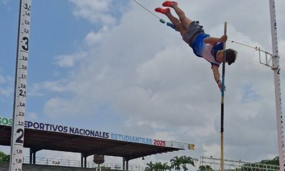 Enmanuel Chávez competirá al salto con pértiga en Dakar