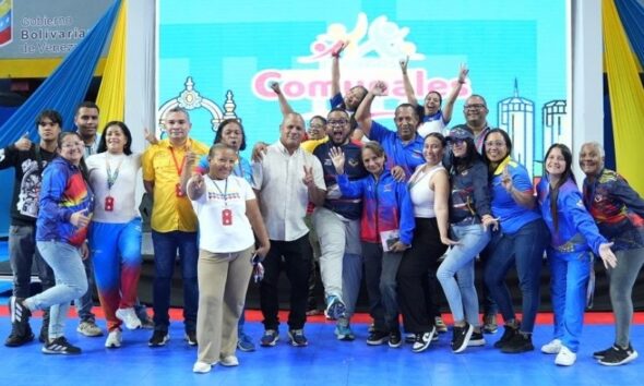 Inauguran clase grupal de actividad física