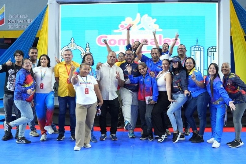 Inauguran clase grupal de actividad física
