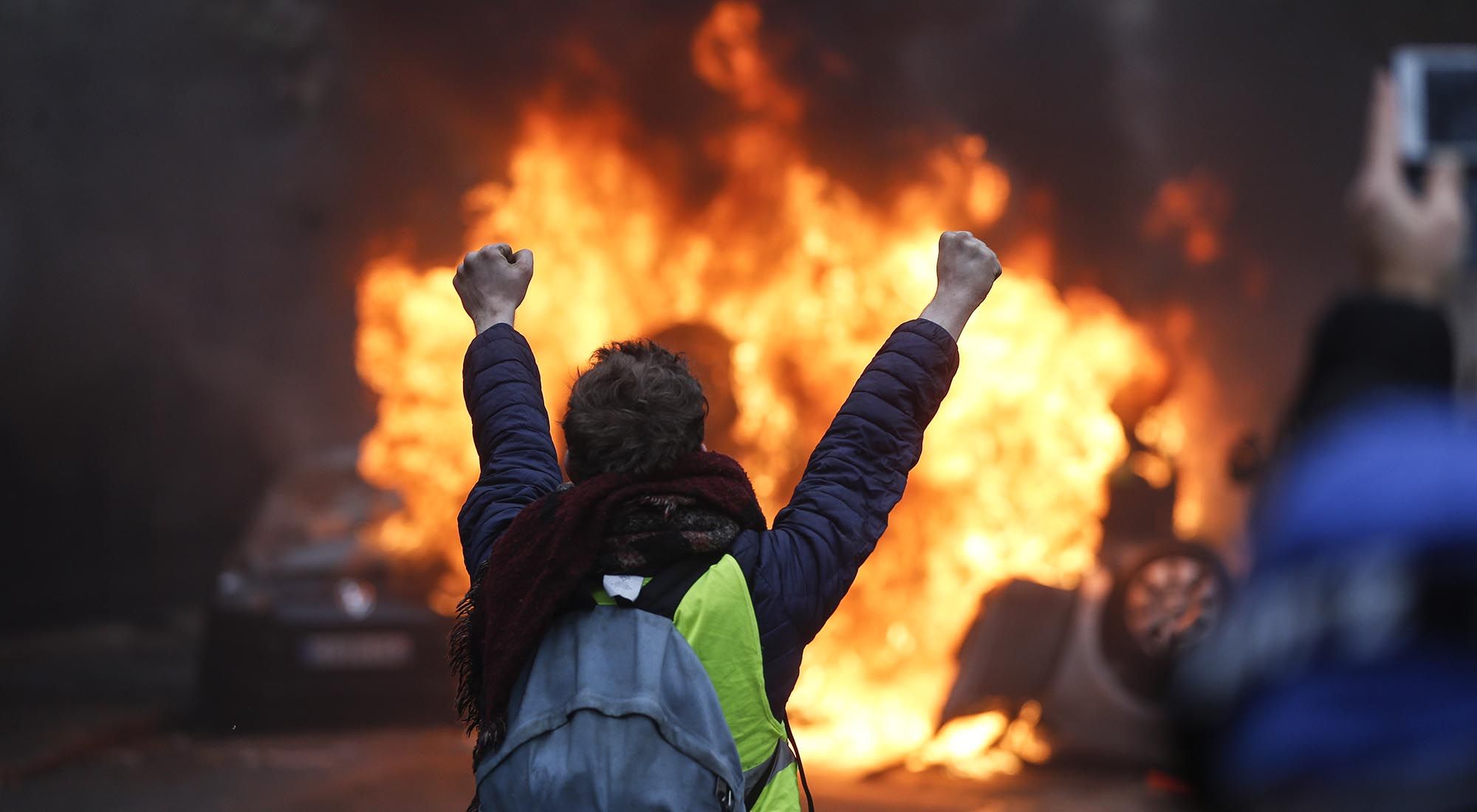 Chalecos amarillos convocan a protestas en Francia