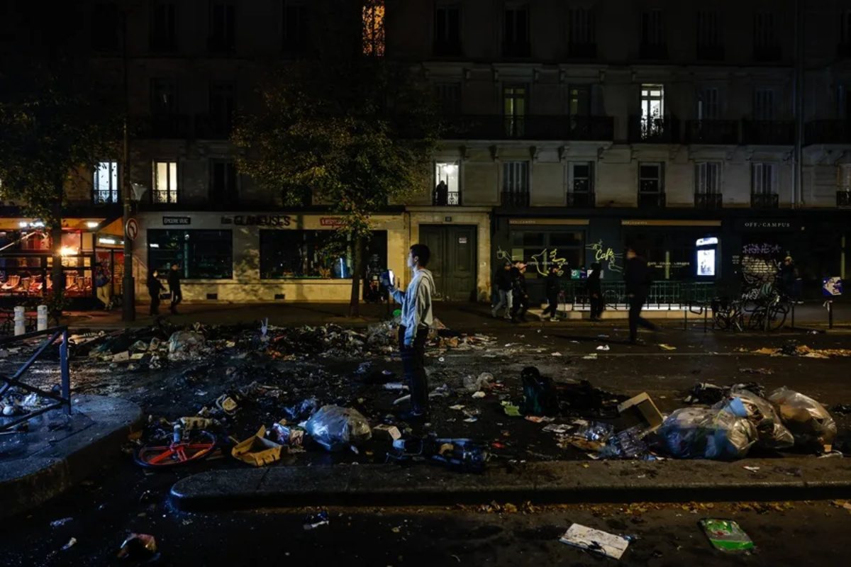  Gobierno francés anuncia toques de queda en varias ciudades ante ola de disturbios