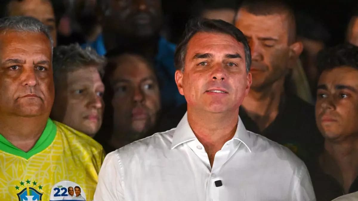 Flávio Bolsonaro evade la justicia y huye a Estados Unidos