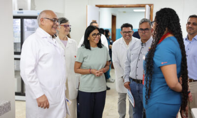 Mandataria inspecciona rehabilitación de hospitales dañados por el sismo en La Guaira