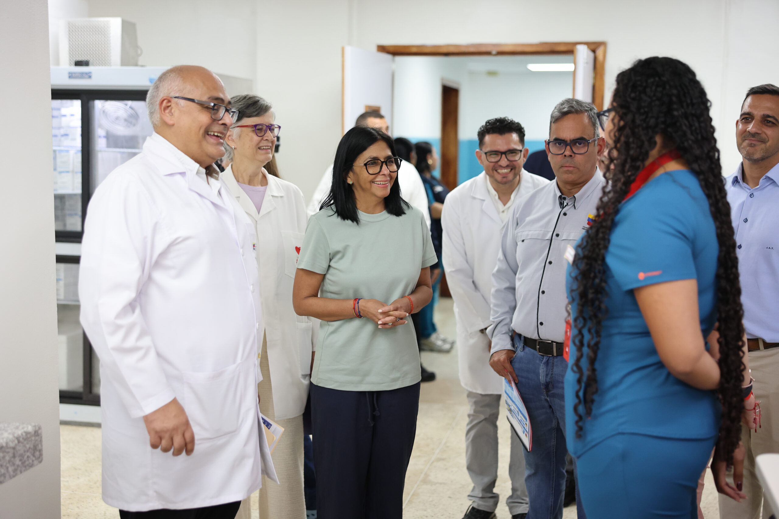 Mandataria inspecciona rehabilitación de hospitales dañados por el sismo en La Guaira