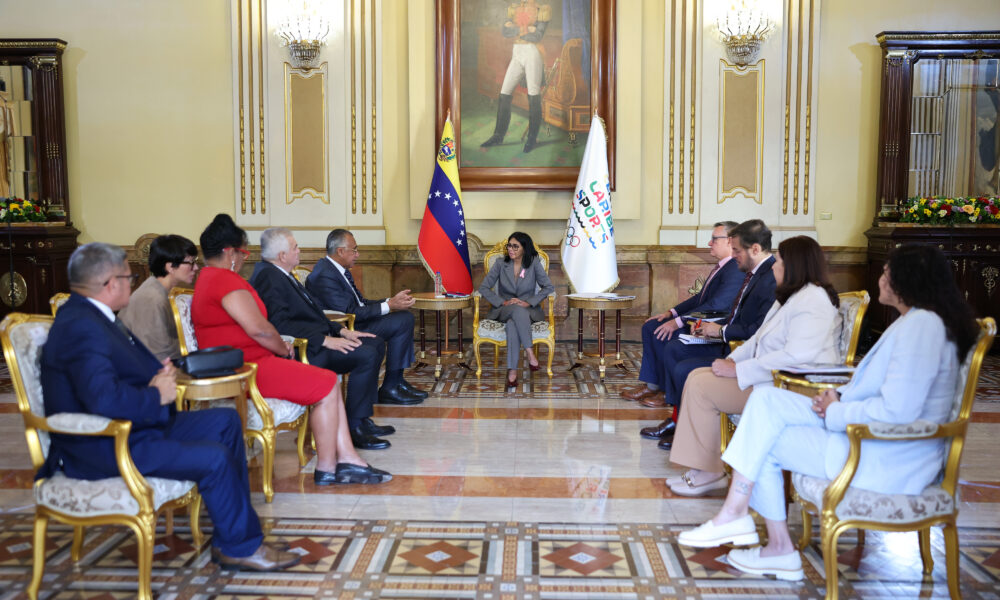 Ejecutiva Nacional se reúne con directivos de Centro Caribe Sport